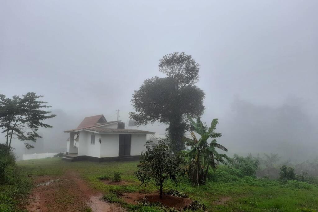 Farmstay In ചില്ലുകൂടാരം At Les Domki Et Al. Vagamon Esterno foto