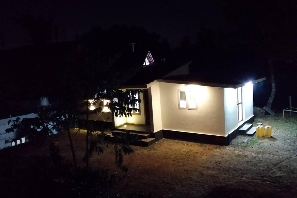Farmstay In ചില്ലുകൂടാരം At Les Domki Et Al. Vagamon Esterno foto