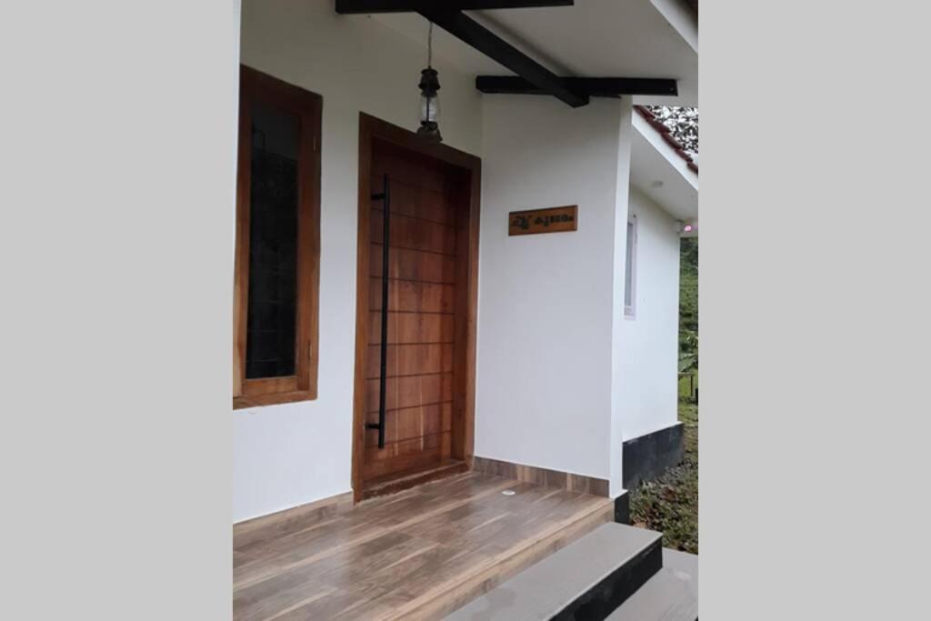 Farmstay In ചില്ലുകൂടാരം At Les Domki Et Al. Vagamon Esterno foto