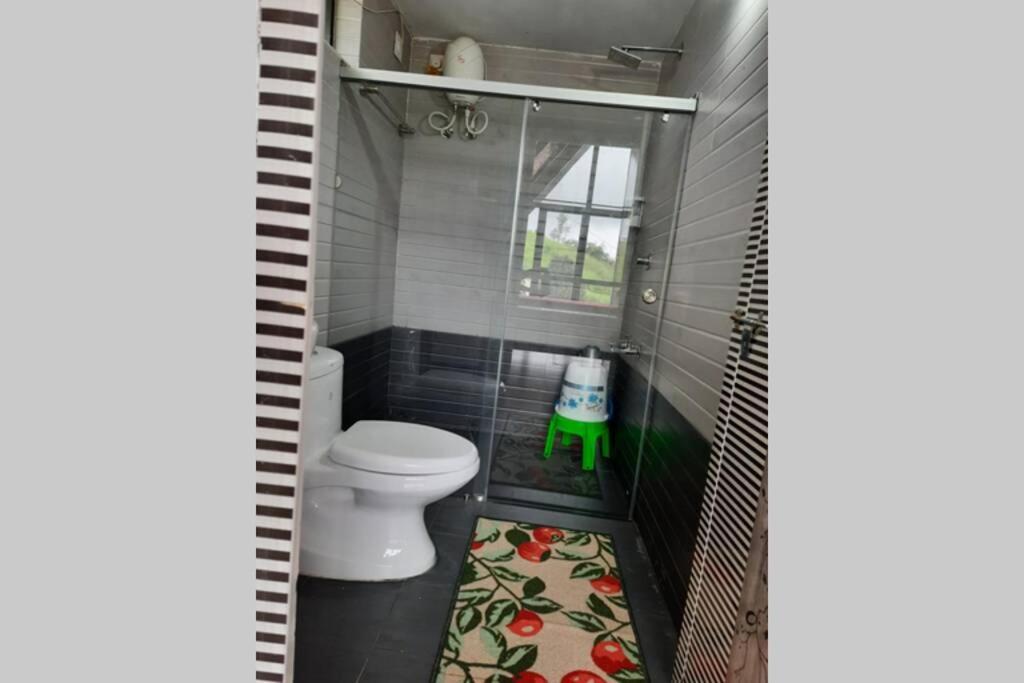 Farmstay In ചില്ലുകൂടാരം At Les Domki Et Al. Vagamon Esterno foto
