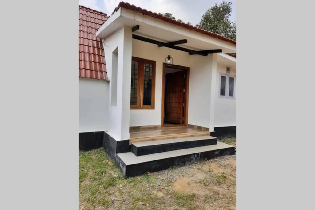 Farmstay In ചില്ലുകൂടാരം At Les Domki Et Al. Vagamon Esterno foto