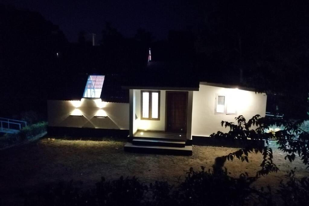 Farmstay In ചില്ലുകൂടാരം At Les Domki Et Al. Vagamon Esterno foto